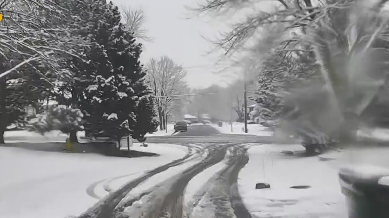 Snow accumulation in suburban Tinley Park