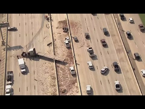 18-wheeler crashes, loses load of bricks in middle of Houston freeway