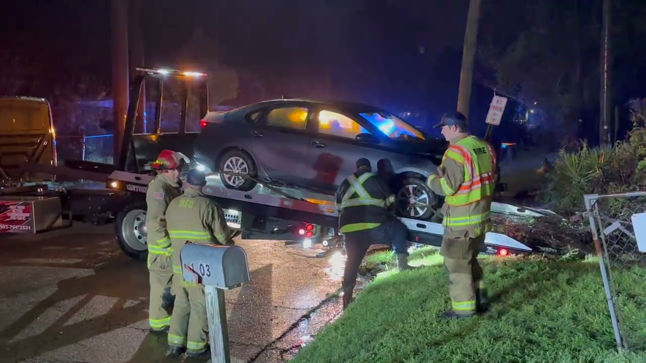 Texarkana, Arkansas, resident describes moment car slammed into his house.